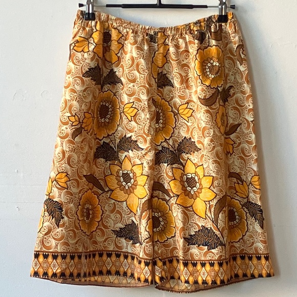 Yellow and Brown vintage 70s Short Set - Picture 6 of 14